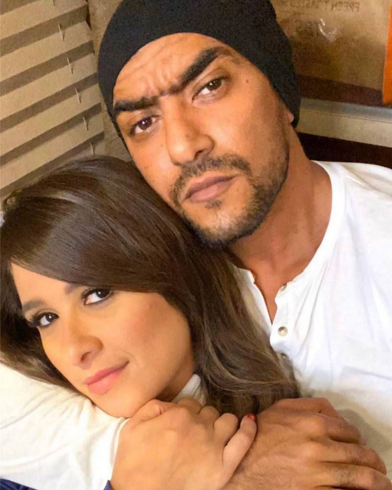 العوضي وياسمين.. انفصلا فى يوم ميلادها وصدما جمهورهما