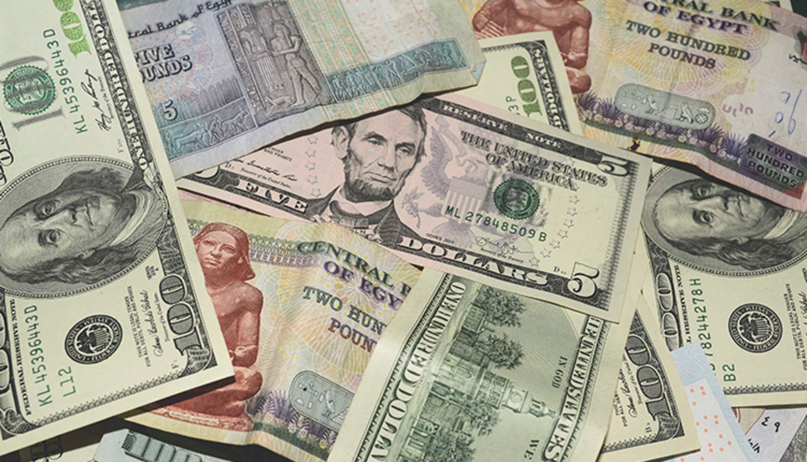 سعر الدولار في السوق السوداء يستمر في الارتفاع اليوم ويكسر كل الأرقام القياسية