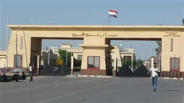 إدخال 56 شاحنة عبر ميناء رفح البري تمهيدا لإدخالها إلى غزة
