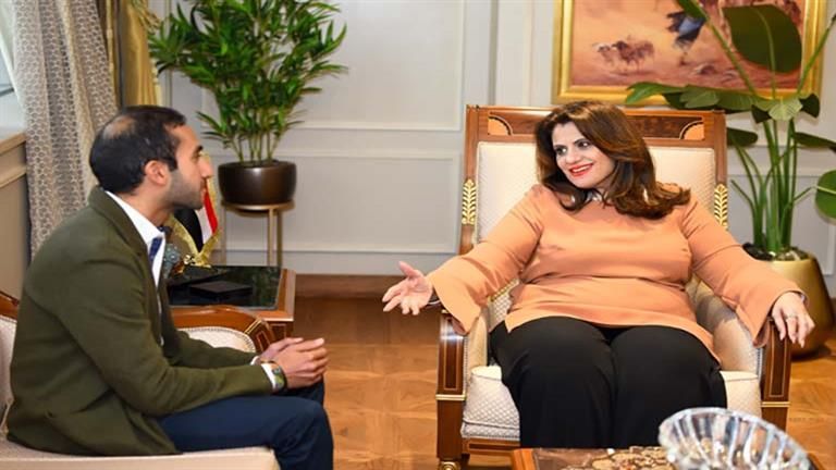 وزيرة الهجرة تستقبل الشاب مينا حنين عضو مركز "ميدسي" بأستراليا