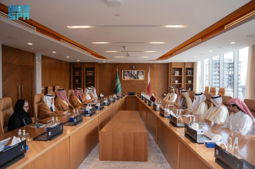 وزير الإعلام يستقبل رئيس المؤسسة القطرية للإعلام