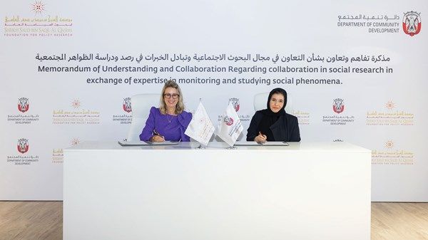 تفاهم بين «تنمية المجتمع - أبوظبي» و«سعود بن صقر للبحوث»