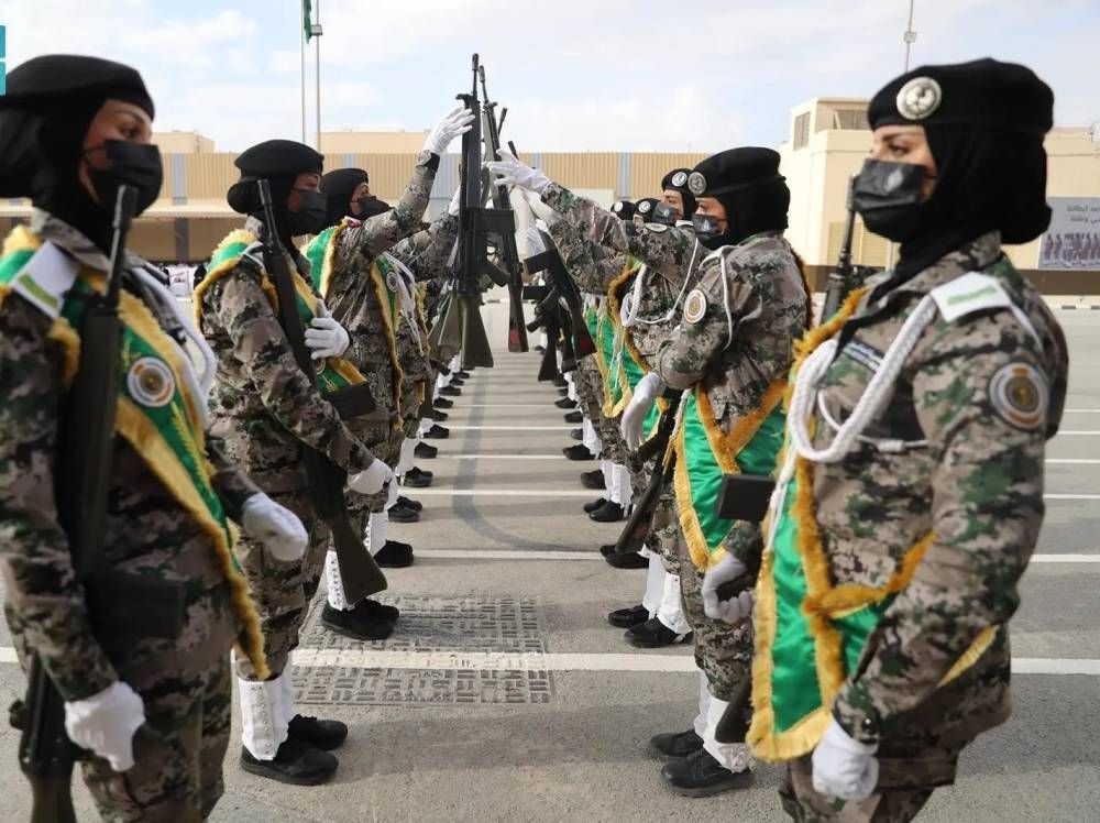 شاهد.. مجندات سعوديات يستعرضن مهاراتهن العسكرية في حفل تخرج 165 مجندة بالمديرية العامة للسجون