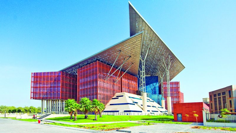 الامارات | إلزام امرأة بسداد 288.5 ألف درهم قرض سيارة