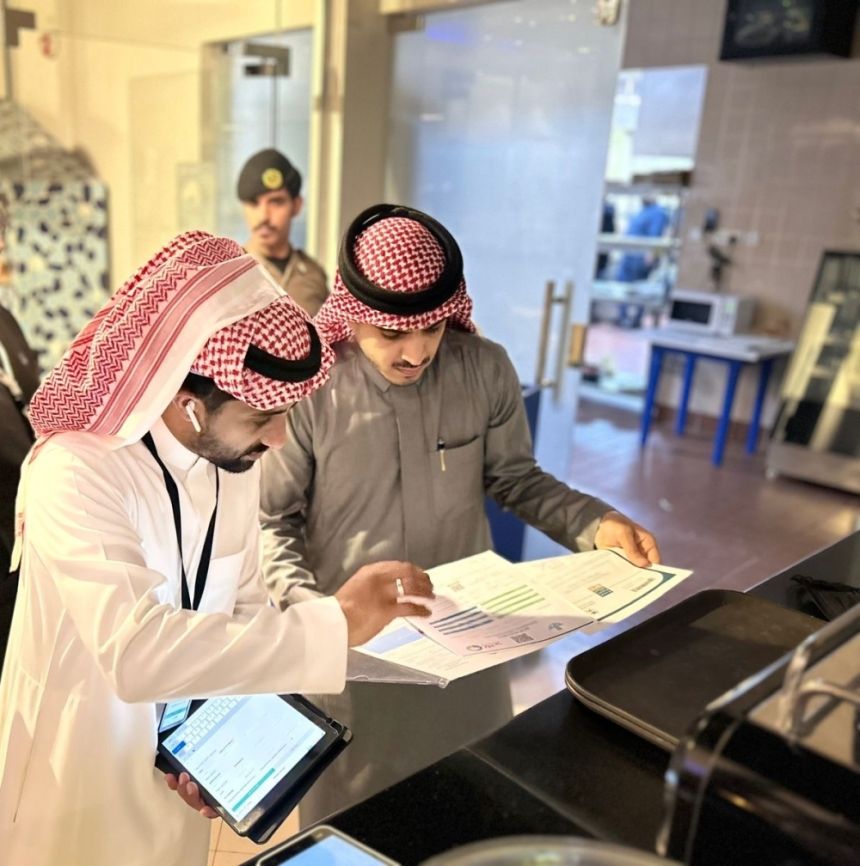 رصد 17 مخالفة في المنتجعات السياحية بشاطئ نصف القمر 