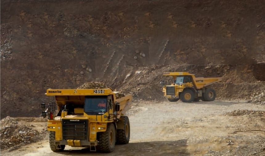 2600 إنذار على المنشآت المخالفة لنظام الاستثمار التعديني في شهر