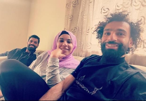 صلاة وبخور ولحظة رعب.. ماذا يحدث داخل منزل محمد صلاح أثناء مباريات مصر؟