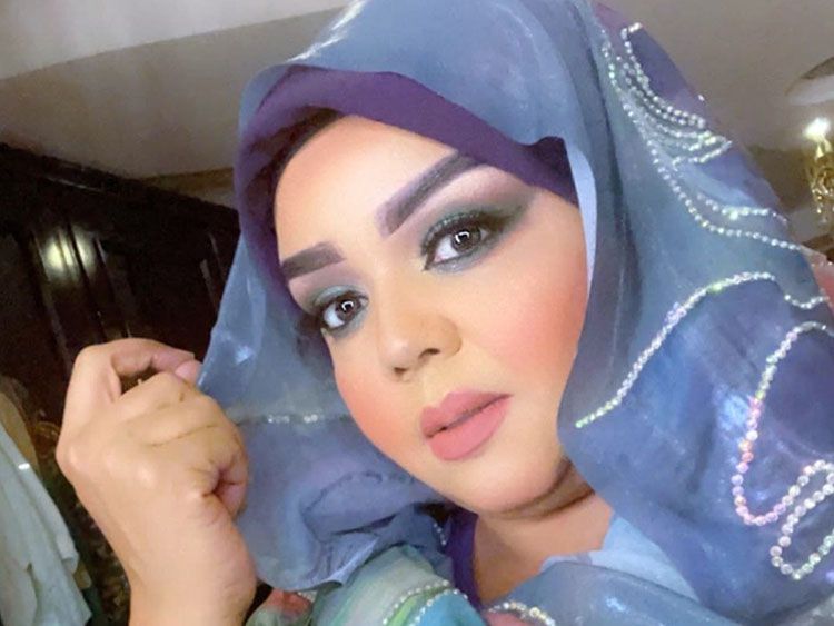 شاهد.. في مقطع فيديو مسرب.. الفنانة ندى القلعة تقف أمام المرآة وتسخر من نفسها: (واي من الجضوم واي من الحلقوم واي من الشحم)