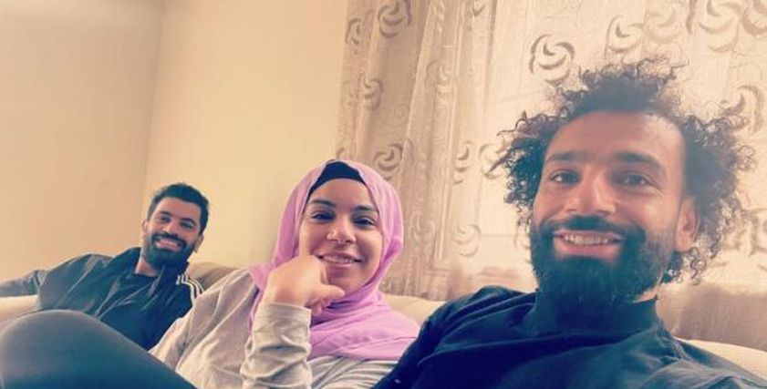 صلاة وبخور ولحظة رعب.. ماذا يحدث داخل منزل محمد صلاح أثناء مباريات مصر؟
