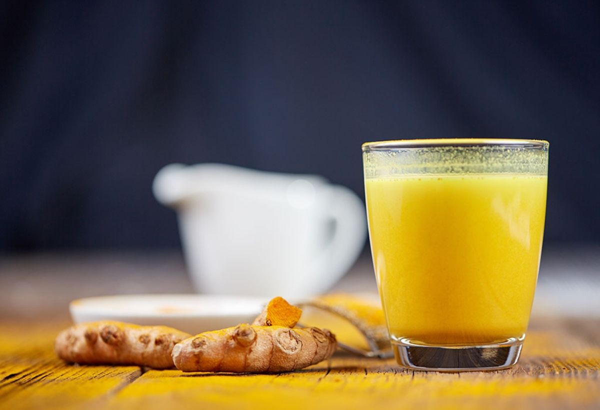 هل الكركم مفيد لإنقاص الوزن؟ .. سعودية عشرينة تروي تجربتها: بعد شهر كامل من شرب ماء الكركم