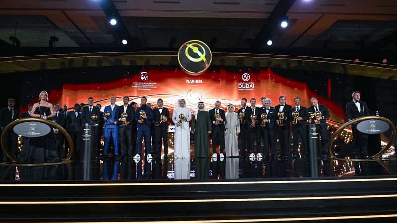 الامارات | منصور بن محمد يتوّج نجوم العالم الفائزين  بـ «جائزة دبي غلوب سوكر»