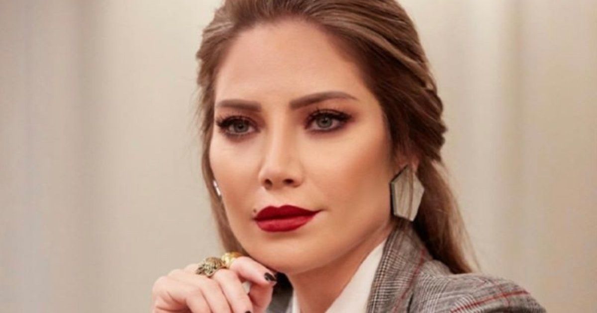 سلافة معمار قمة الأناقة بفستان حمل توقيع إيلي صعب قبيل حفل Joy Awards-بالصور