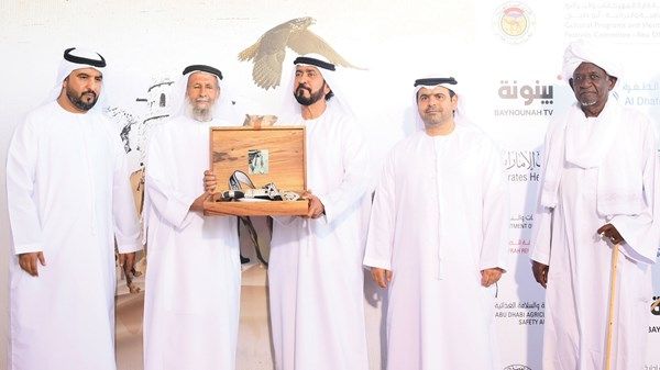 تتويج «مزاينة الإبل» في ثاني أيام مهرجان الظفرة الختامي