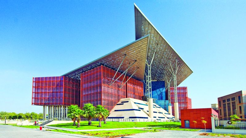 الامارات | إلزام شاب بدفع 91.3 ألف درهم مسحوبات بطاقة ائتمان «مسروقة»