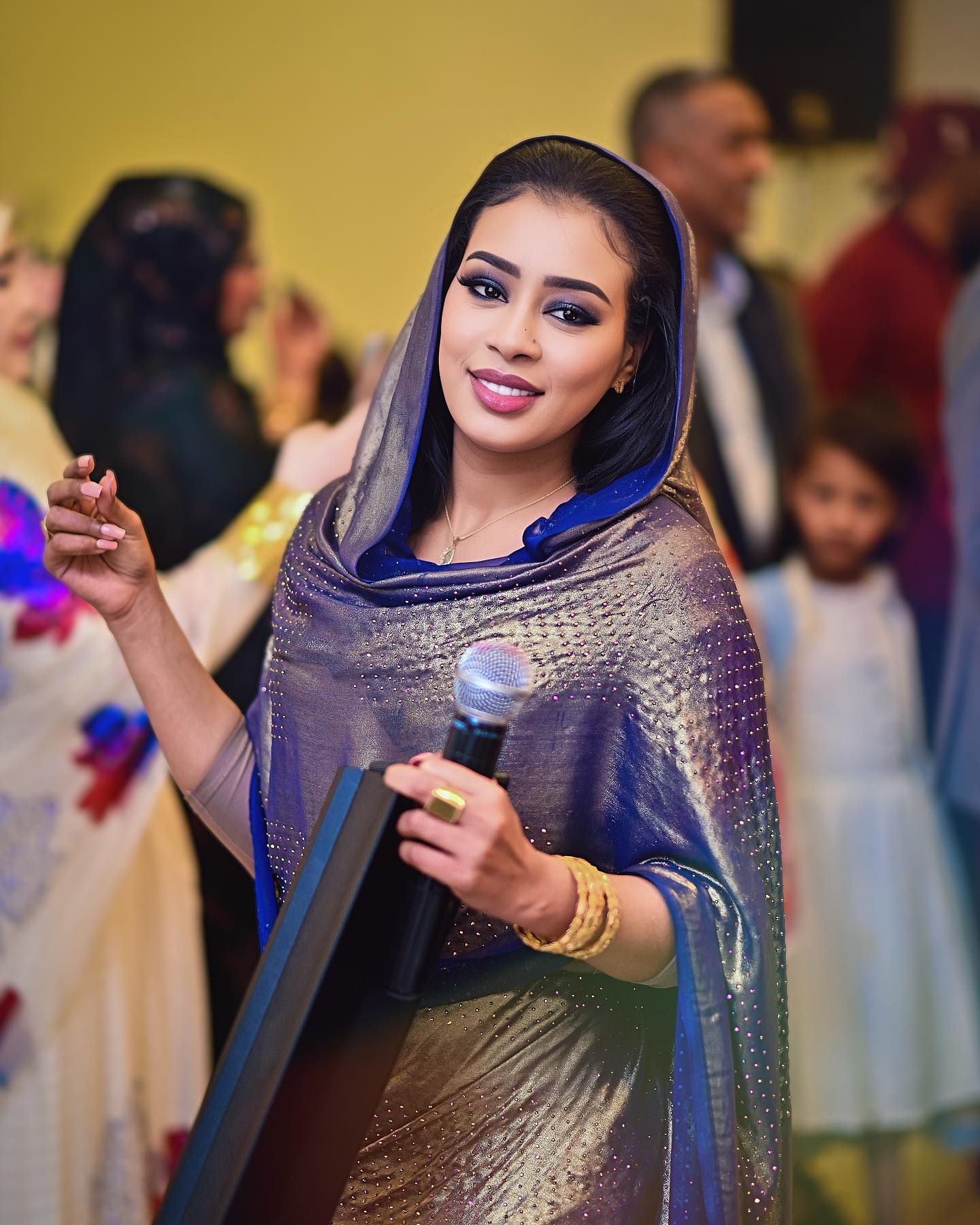 شاهد بالصور.. الفنانة إيمان الشريف تخطف قلوب المتابعين بإطلالة ساحرة ومبهرة والجمهور يتغزل: (عسل الشريف سبحان من صور.. وآية من الجمال وقطعة سكرة)