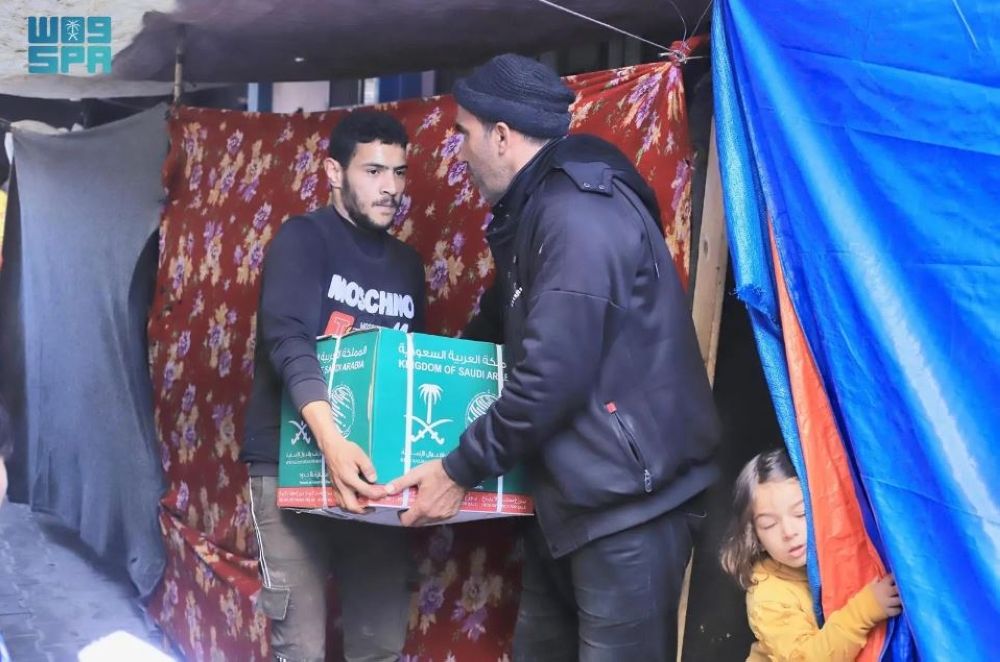 مركز الملك سلمان للإغاثة يواصل توزيع مساعداته الإنسانية في غزة