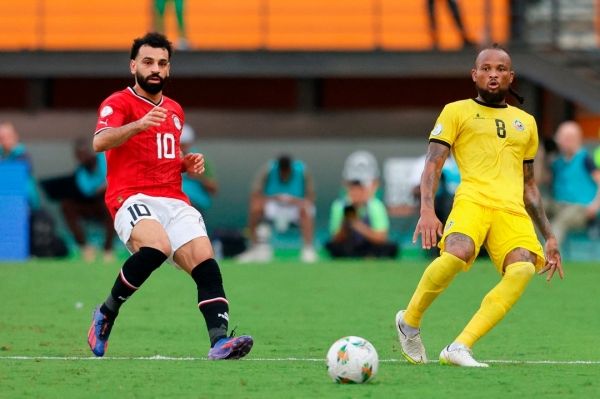 الاتحاد المصري لكرة القدم يعلن سفر صلاح إلى ليفربول للعلاج