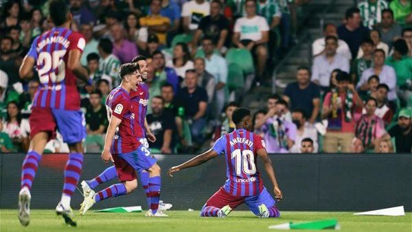 برشلونة يقتنص فوزًا ثمينًا من ريال بيتيس
