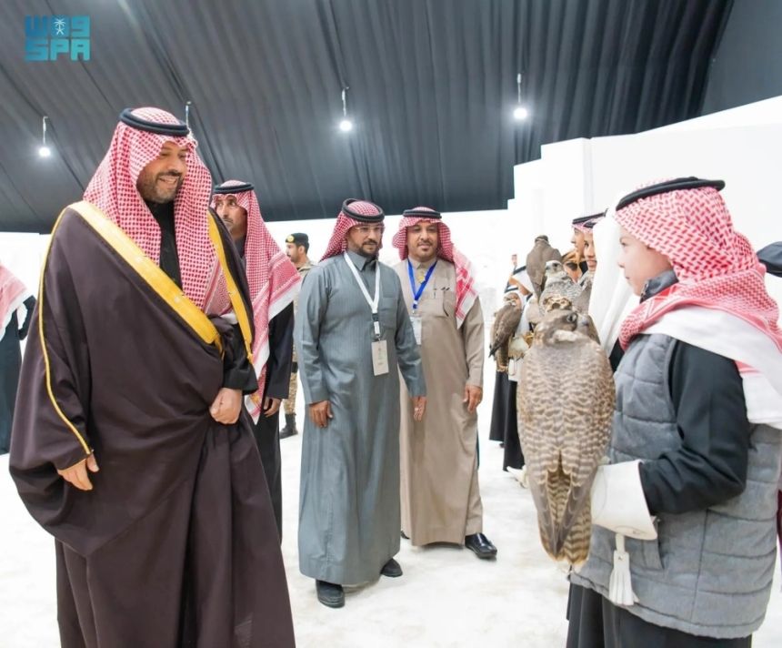 أمير الحدود الشمالية يرعى ختام مهرجان الصقور بالمنطقة