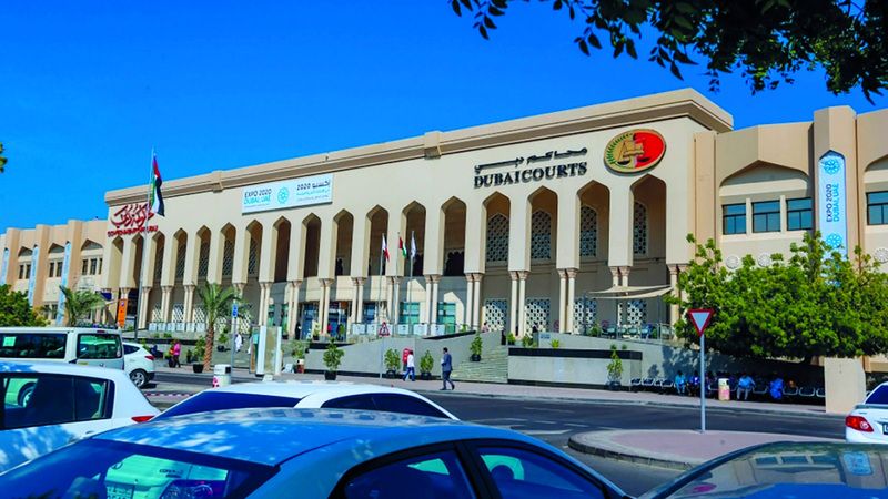 الامارات | شخصان يتطاولان بالسبّ على محامية وطبيبة