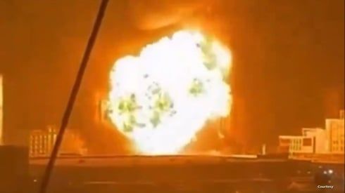 حادث سير بمنغوليا.. شاهد لحظة الانفجار الضخم و20 شخصًا ضحايا الكارثة
