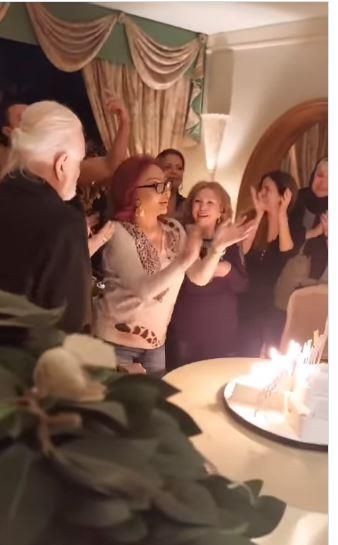 نبيلة عبيد ترقص على موسيقى فيلم "الراقصة والسياسي" في عيد ميلادها- فيديو