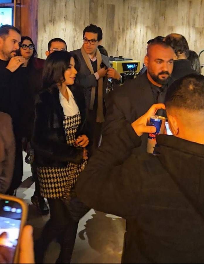 منى زكي تحتفل بالعرض الخاص لفيلمها “رحلة 404” وأحمد حلمي يساندها