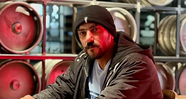 خرج من المستشفى.. أحمد العوضي يطمئن محبيه بتسجيل صوتي