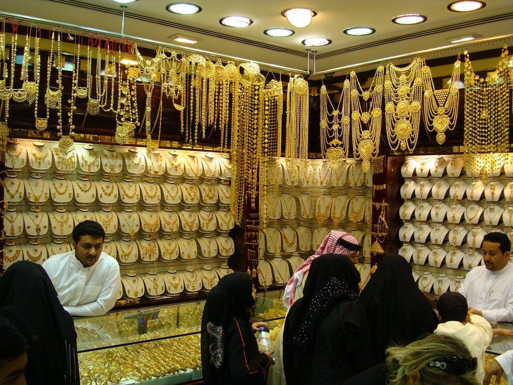 مقارنة بين أسعار الذهب في مصر والسعودية والكويت اليوم بعد أن وصل الفرق ل 2000 جنية في الجرام