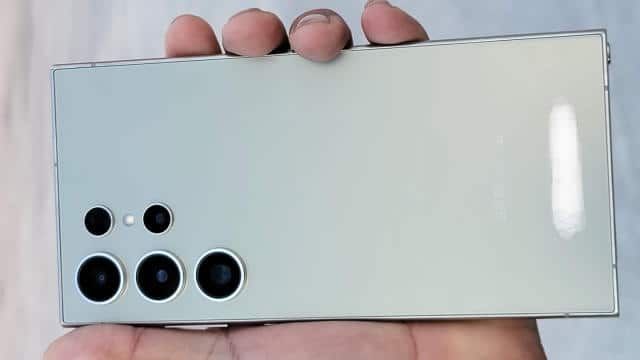 مقارنة شاملة بين هاتفي Galaxy S24 وiPhone 15 مواصفات ومميزات