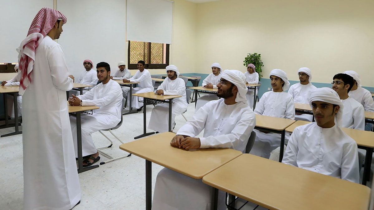 الامارات | «الموارد البشرية والتوطين» تفتح باب التسجيل في برنامج «معلمين»
