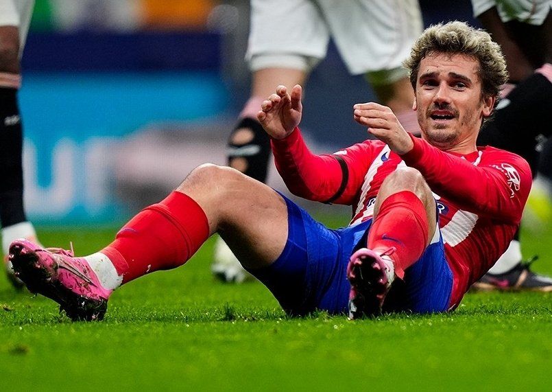 الامارات | غريزمان يهدر ركلة جزاء مضحكة.. وأتلتيكو مدريد يتأهل إلى نصف نهائي الكأس (فيديو)