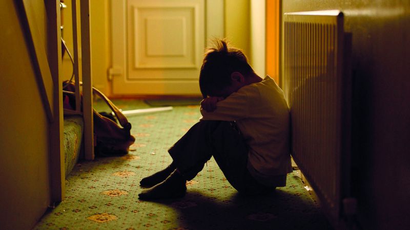 الامارات | أطفال مُعنّفون أسرياً يعانون «ندوباً خفية» في شخصياتهم