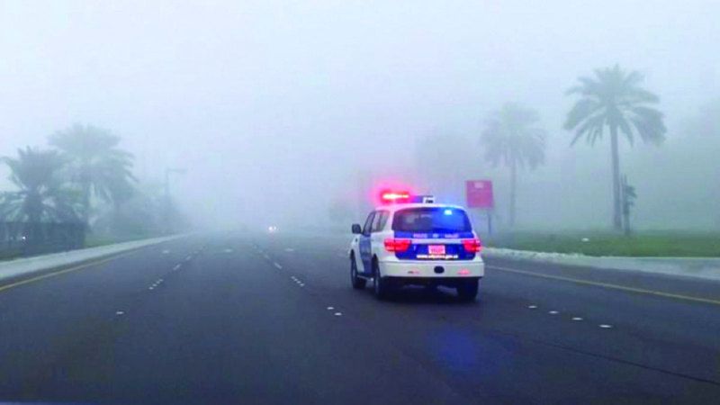 الامارات | الضباب يربك السائقين.. وخفض السرعة وتأجيل الرحلة والدوام حلول مقترحة