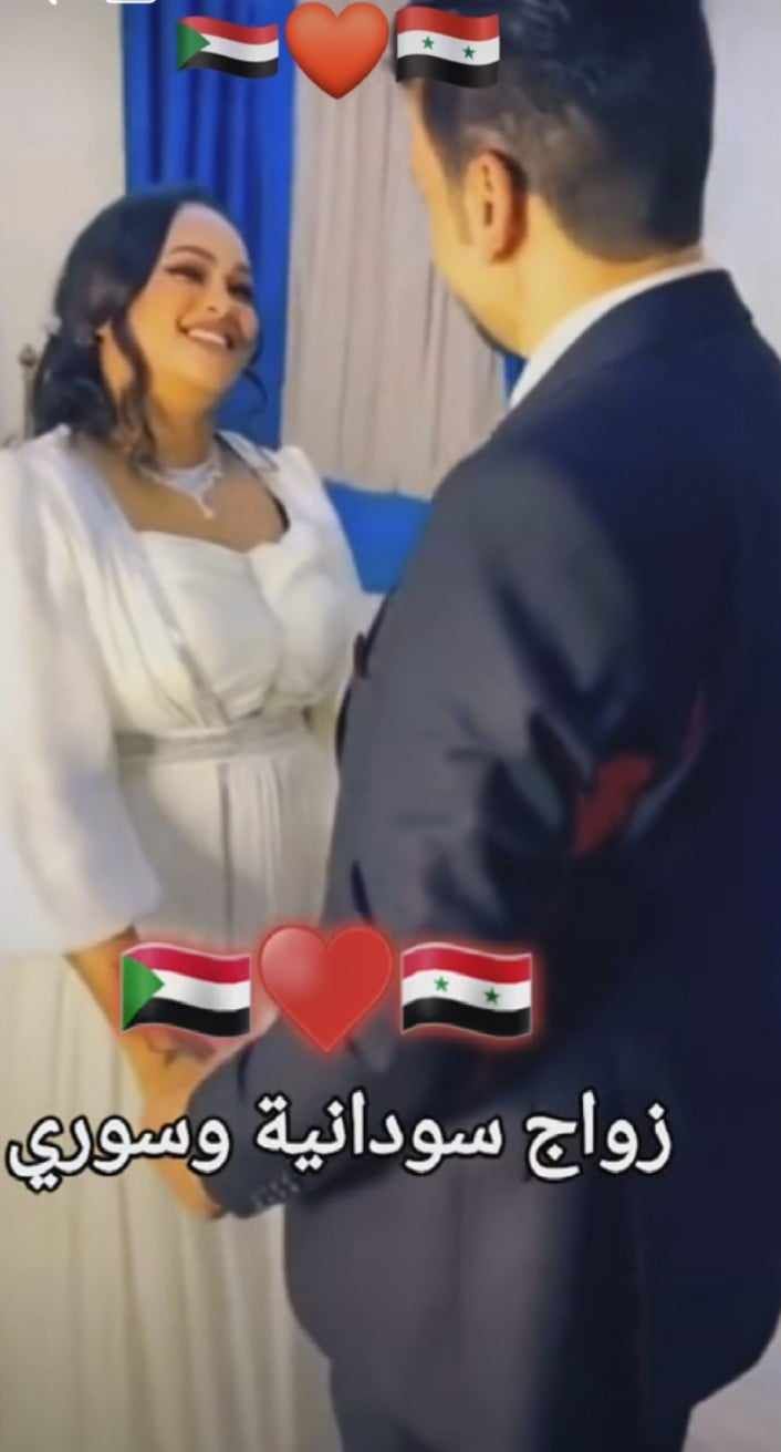 شاهد بالصورة والفيديو.. زواج فتاة سودانية حسناء من مواطن سوري والعروسين يقدمان وصلة رقص رومانسية يشعلان بها مواقع التواصل الاجتماعي