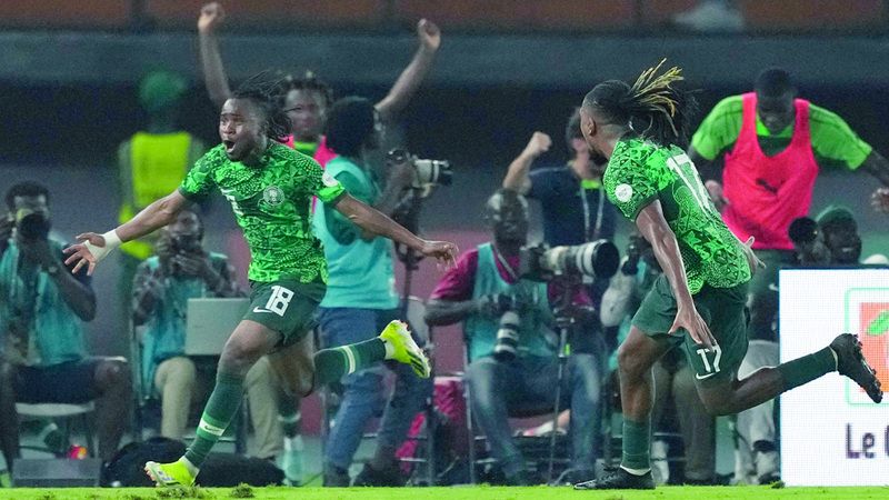 الامارات | لوكمان.. لاعب «مغضوب عليه» تحوّل إلى بطل في نيجيريا