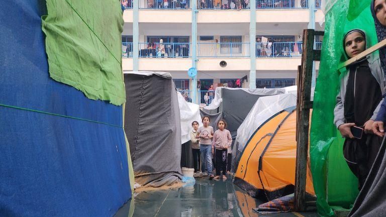 بالأرقام.. كيف يهدد تعليق تمويل "الأونروا" حياة 5 مليون فلسطيني؟