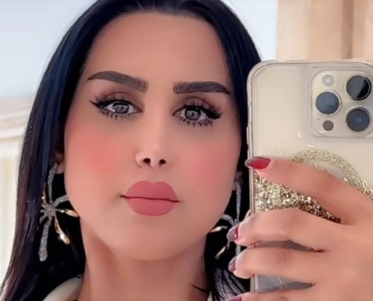 فيديو: هند القحطاني تفاجئ الجمهور بفرشاة أسنانها المطلية بالذهب : معجوني من الطناخة حتى هو ذهب