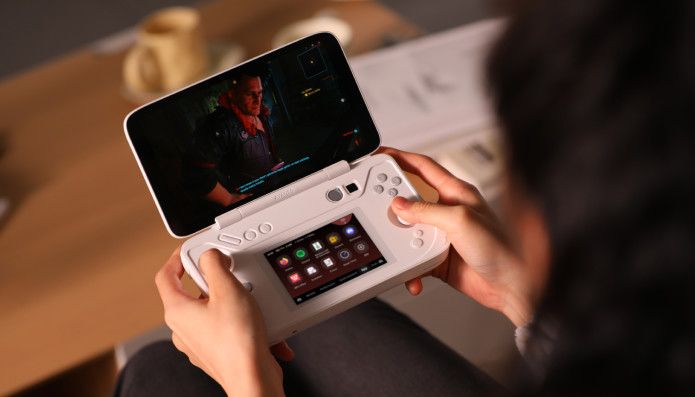 تكنولوجيا: AYANEO FLIP أول أجهزة الألعاب المحمولة التي تنطلق للأسواق برقاقة AMD Ryzen 7 8840U
