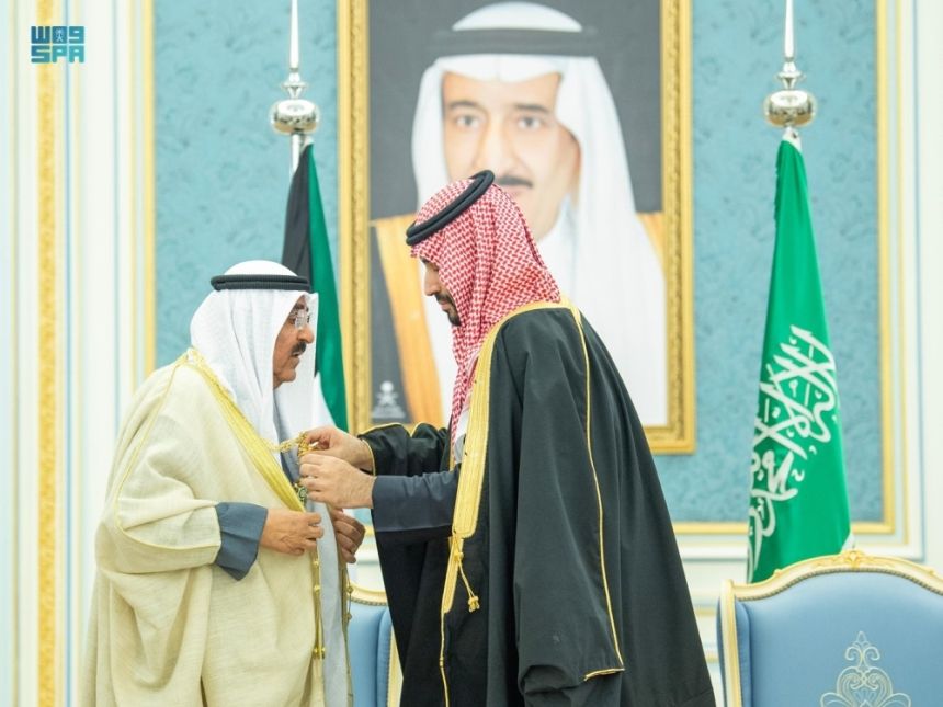 ولي العهد يستعرض أوجه العلاقات الأخوية التاريخية مع أمير دولة الكويت