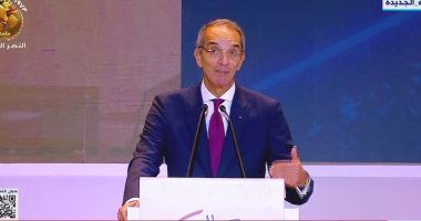 وزير الاتصالات يبحث تعزيز التعاون مع مسؤولين حكوميين فى المجر
