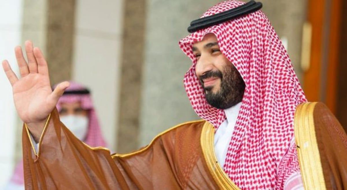 ولي العهد في مقدمة مستقبِلي أمير الكويت لدى وصوله الرياض