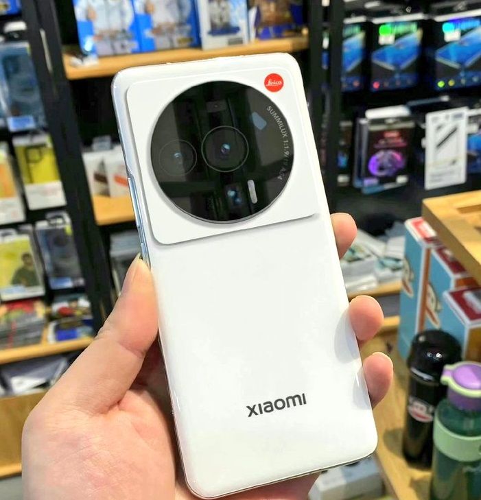 سعر ومواصفات هاتف Xiaomi 12S Ultra.. كاميرات فائقة الجودة وأداء استثنائي