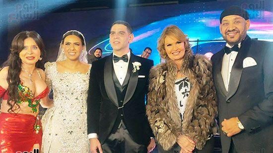 أحمد شيبة ومصطفى حجاج يغنيان فى فرح ابنة عصام كاريكا بحضور تامر حسنى.. فيديو وصور