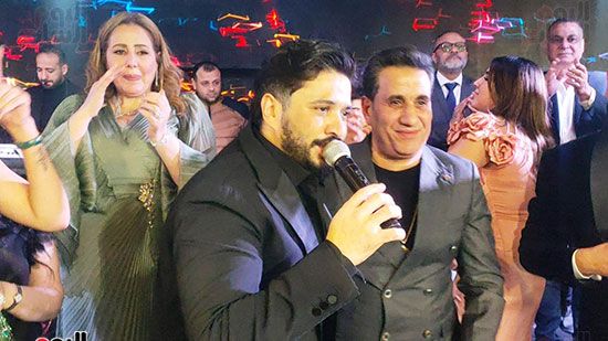 أحمد شيبة ومصطفى حجاج يغنيان فى حفل زفاف ابنة عصام كاريكا.. صور