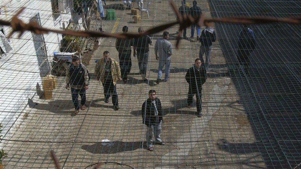 إسرائيل تفرج عن 114 معتقلا عبر معبر "كرم أبو سالم"