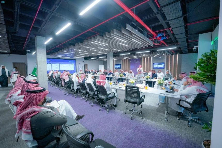 "الخريف" يبحث تعزيز تنافسية وكفاءة المنشآت في اجتماع المجلس الصناعي