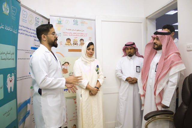 "قافلة طب الأسنان" تقدّم خدماتها المتكاملة لمنسوبي تطوير المناطق الجبلية بجازان