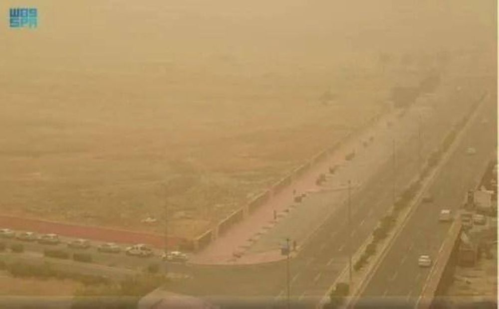 تبدأ 9 صباحًا.. أتربة مثارة على أجزاء من المدينة المنورة