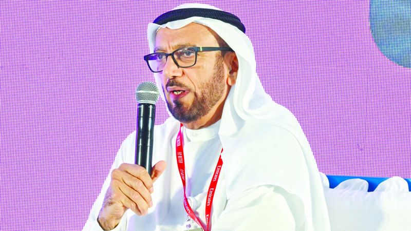 الامارات | مبادرة ذهبية في أولى جلسات «الإمارات للآداب»